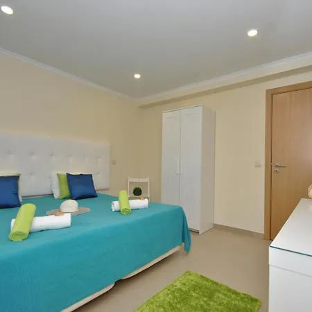 Villa Florida With 10 Bedrooms Albufeira
